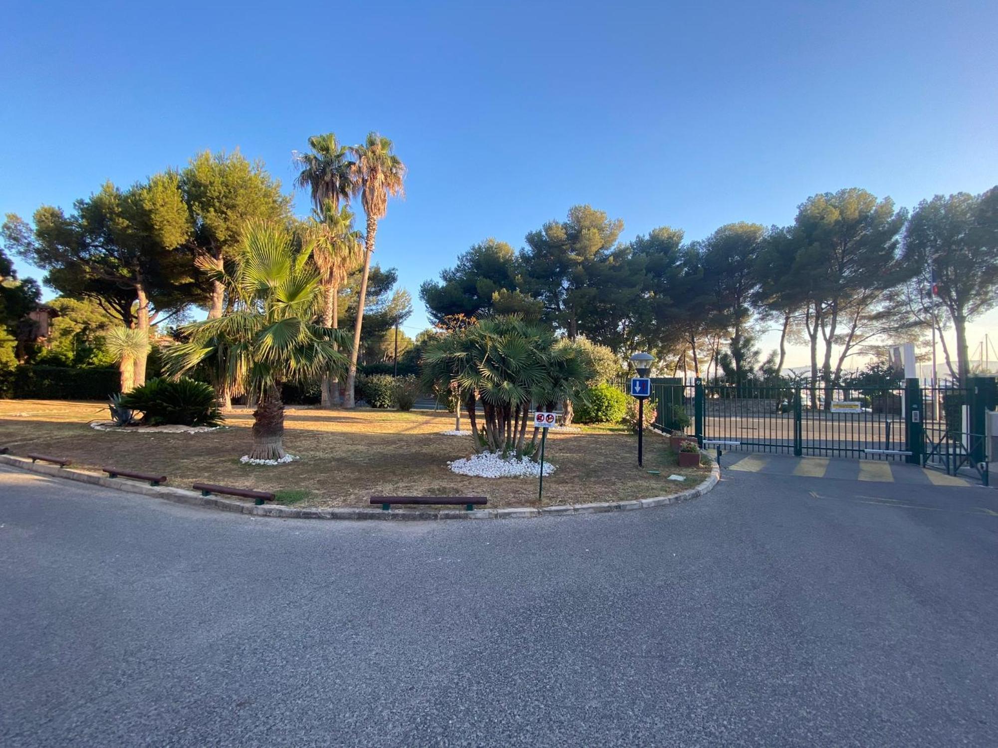 Appartement Face Mer Et Port Santa Lucia Climatise Et Wifi Saint-Raphaël Eksteriør billede